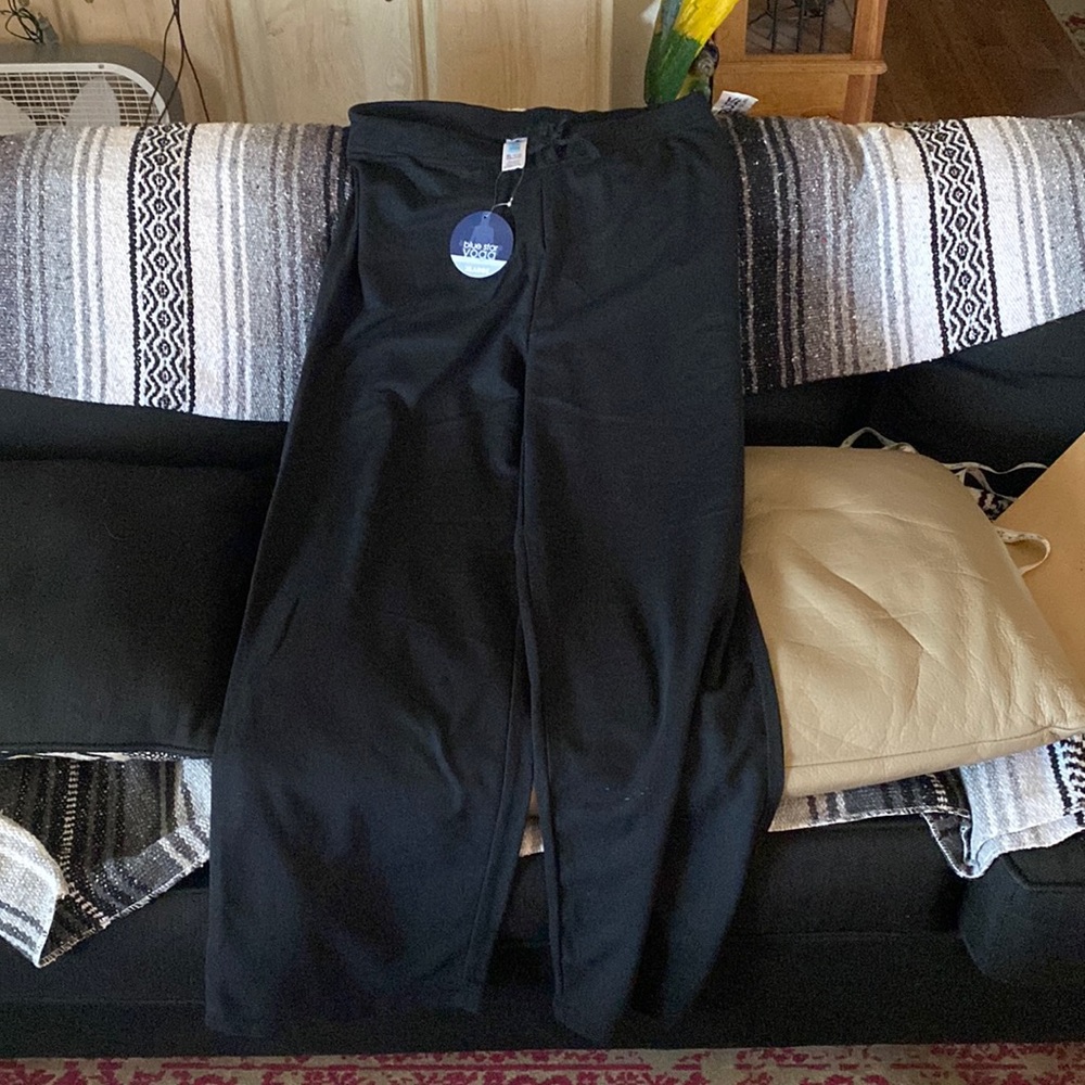 Ladies black yoga pants